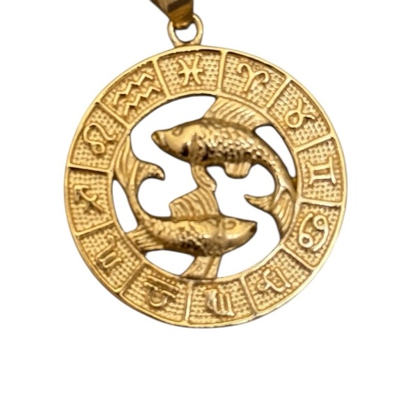 NWT Gold Zodiac Pisces Pendant Necklace 16 inch - Picture 4 of 4